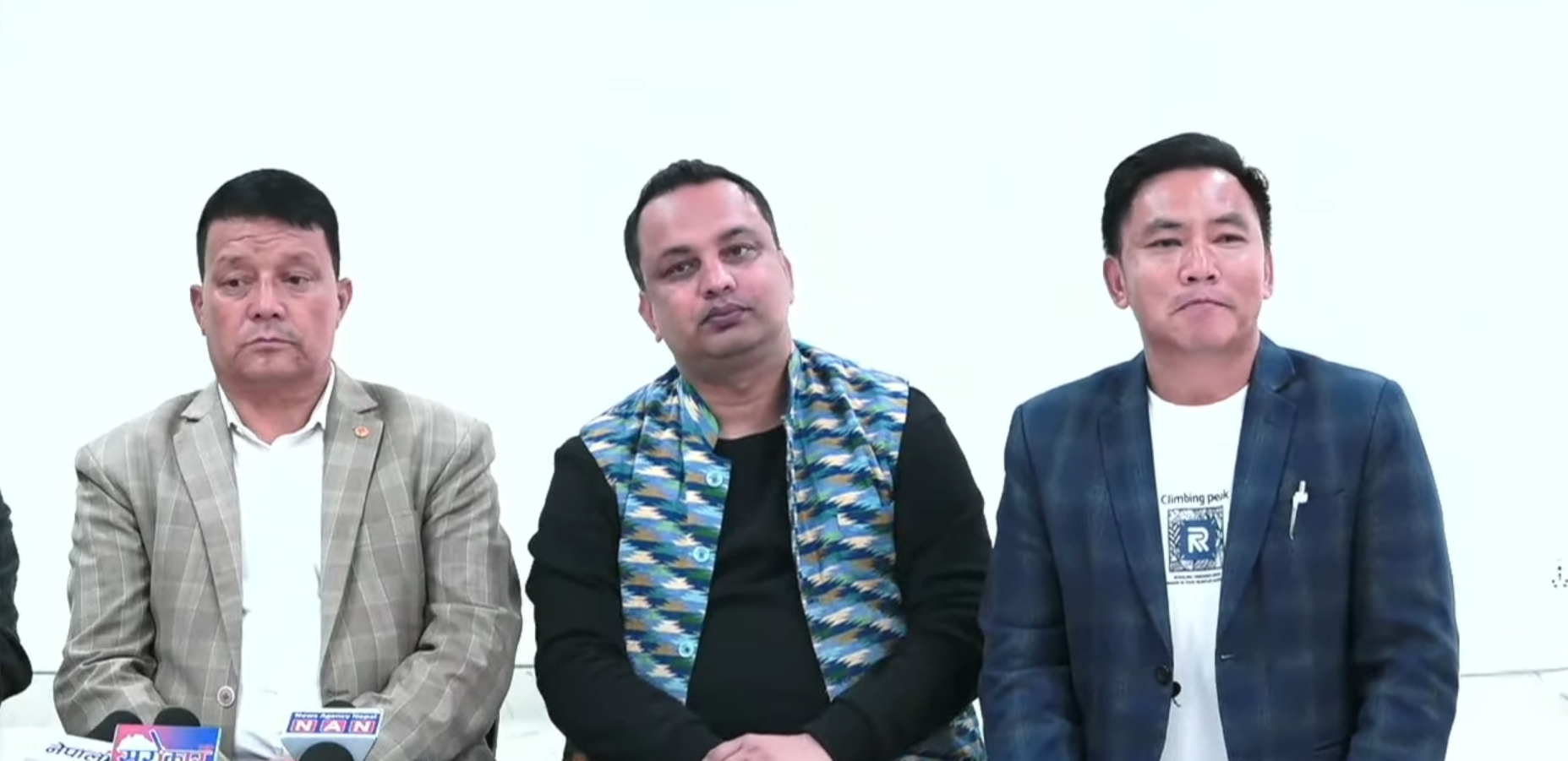 <span class='c1'>रास्वपा चुनाव भाँड्न</span> <span class='c2'>खोज्दैछ : एमाले</span>