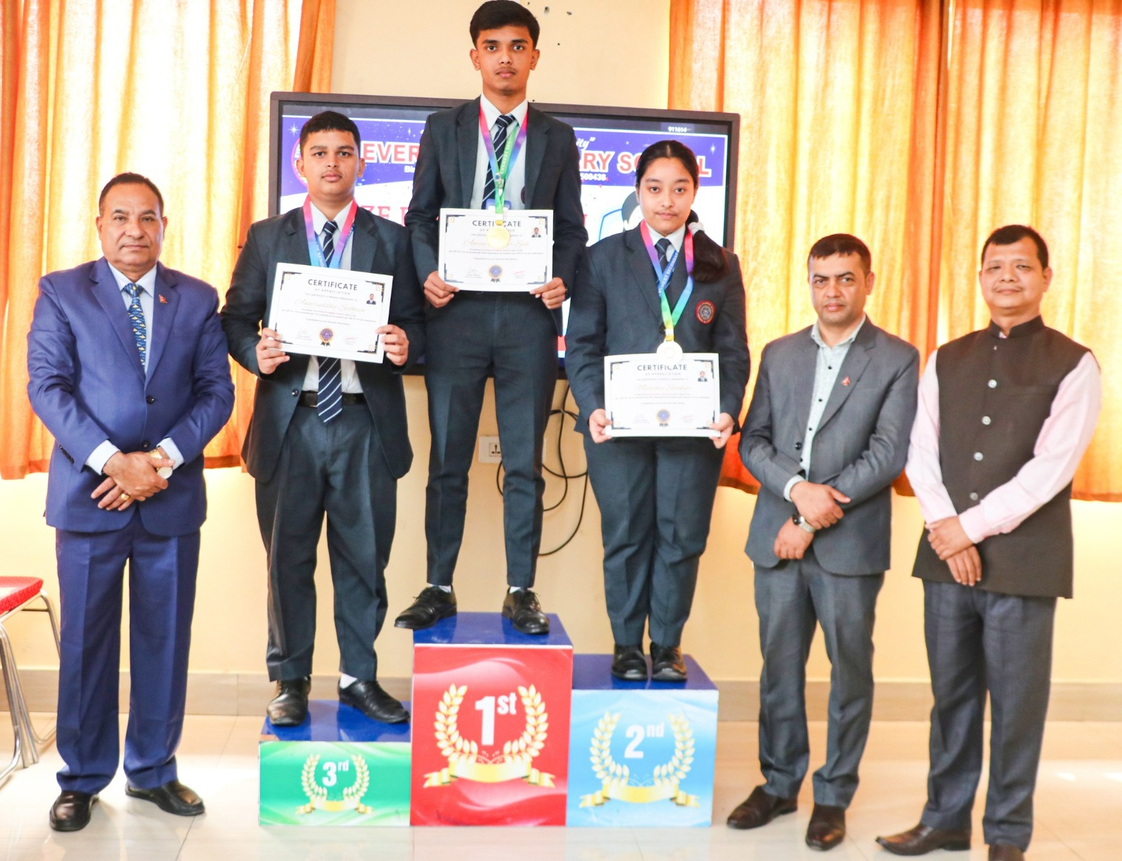 <span class='c1'>एभरेस्ट स्कूल विराटनगरमा पुरस्कार</span> <span class='c2'>वितरण समारोह सम्पन्न</span>