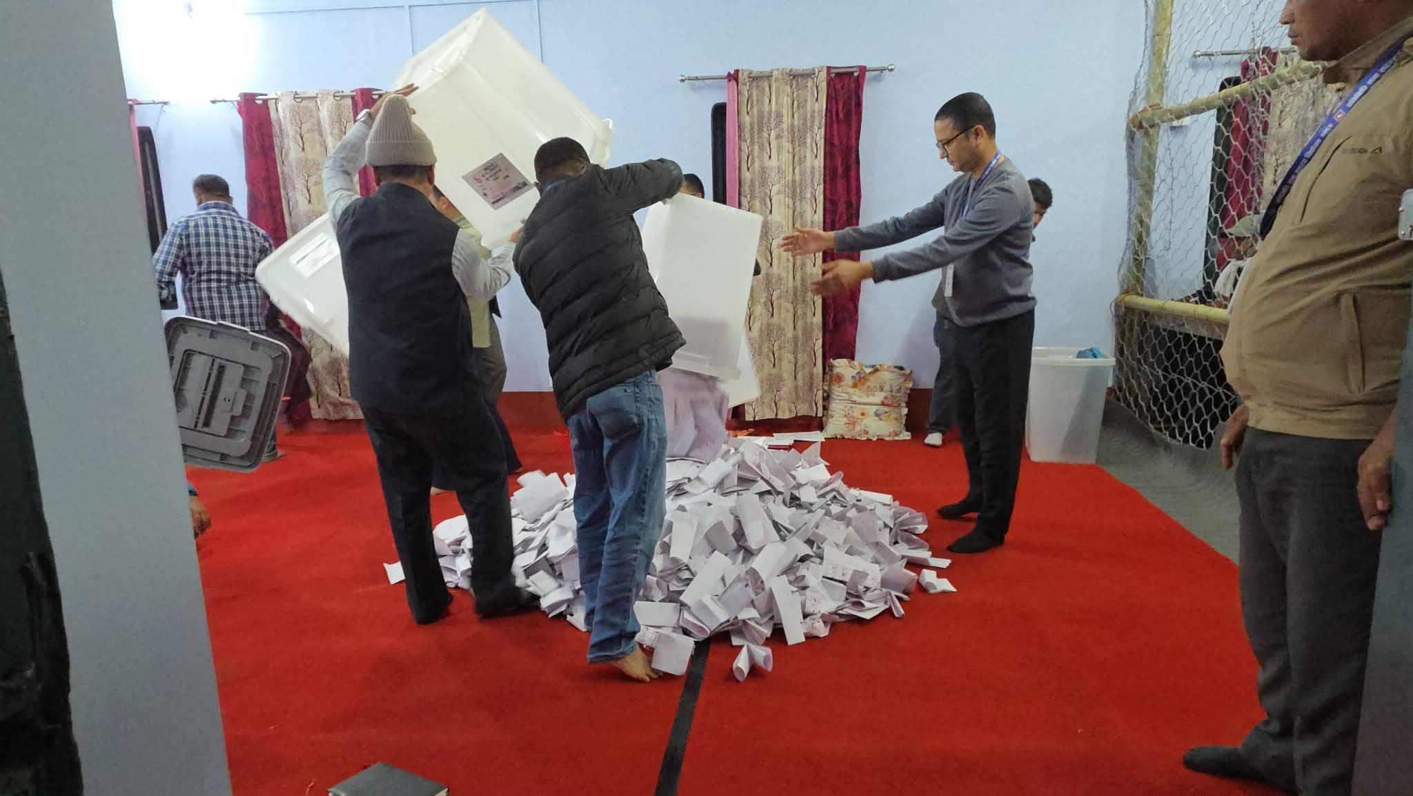 <span class='c1'>मोरङ–५ मा समानुपातिकतर्फ रास्वपा पहिलो,</span> <span class='c2'>दुईवटा पार्टीले पाए ४\४ मत</span>