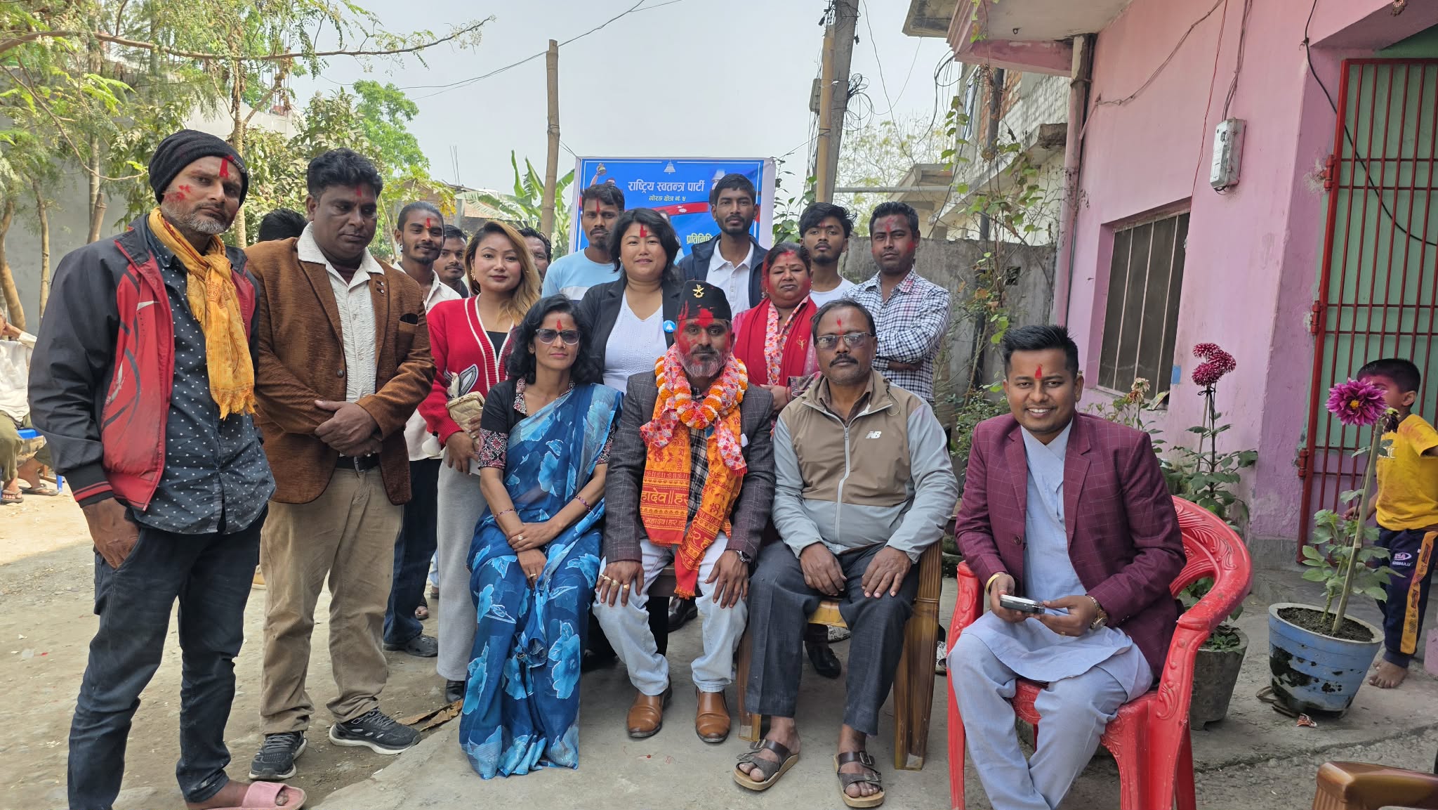 <span class='c1'>मोरङ ५ मा जातो चुनाव चिन्ह लिएर</span> <span class='c2'>उम्मेदवार दिएका नरेश लाभ रास्वपा प्रवेश</span>