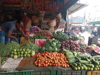 <span class='c1'>विराटनगरमा सिजनको साग सस्तो,</span> <span class='c2'>बेमौसमी तरकारी महंगो</span>