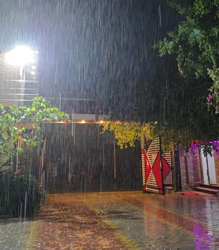 <span class='c1'>विराटनगरमा हावाहुरीसँगै वर्षा सुरु,</span> <span class='c2'>उच्च सतर्कता अपनाउन आग्रह</span>