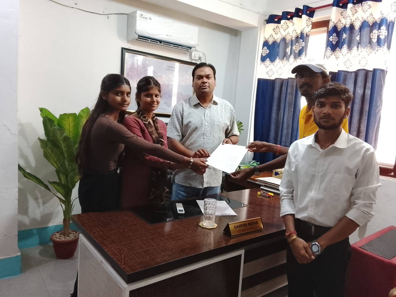 <span class='c1'>किशोरीमाथि भएका जघन्य अपराधप्रति निष्पक्ष छानबिन र</span> <span class='c2'>न्यायको माग गर्दै मन्त्रालयमा ध्यानाकर्षण पत्र</span>