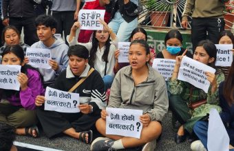 <span class='c1'>इनिशा विक हत्या प्रकरण : ‘प्रेमी की</span> <span class='c2'>बलात्कारी’ भन्दै धराने युवा उत्रिए सडकमा</span>