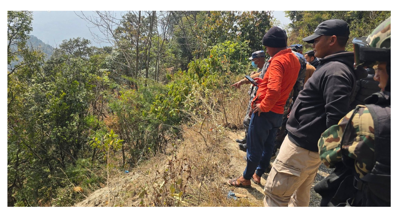 <span class='c1'>ओखलढुंगामा टिपर दुर्घटना, भीरमा</span> <span class='c2'>एक जनाको शव फेला</span>