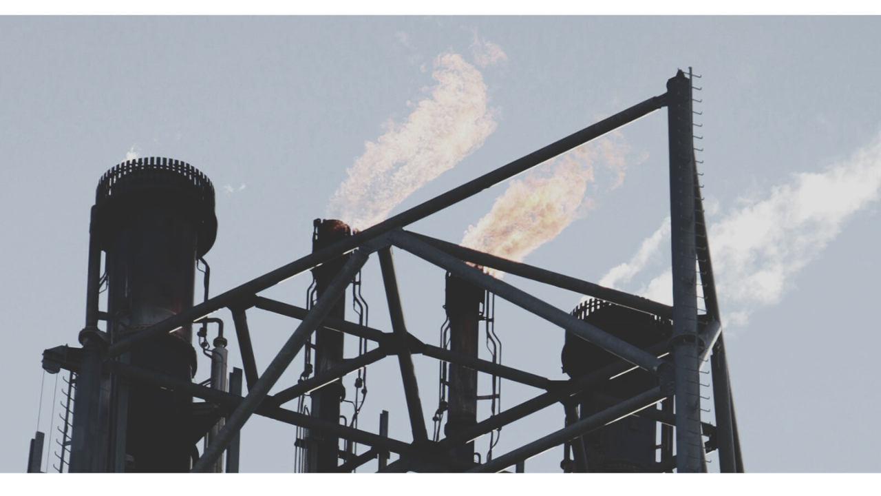 <span class='c1'>कुवेतको तेल रिफाइनरीमा</span> <span class='c2'>ड्रोन आक्रमण</span>