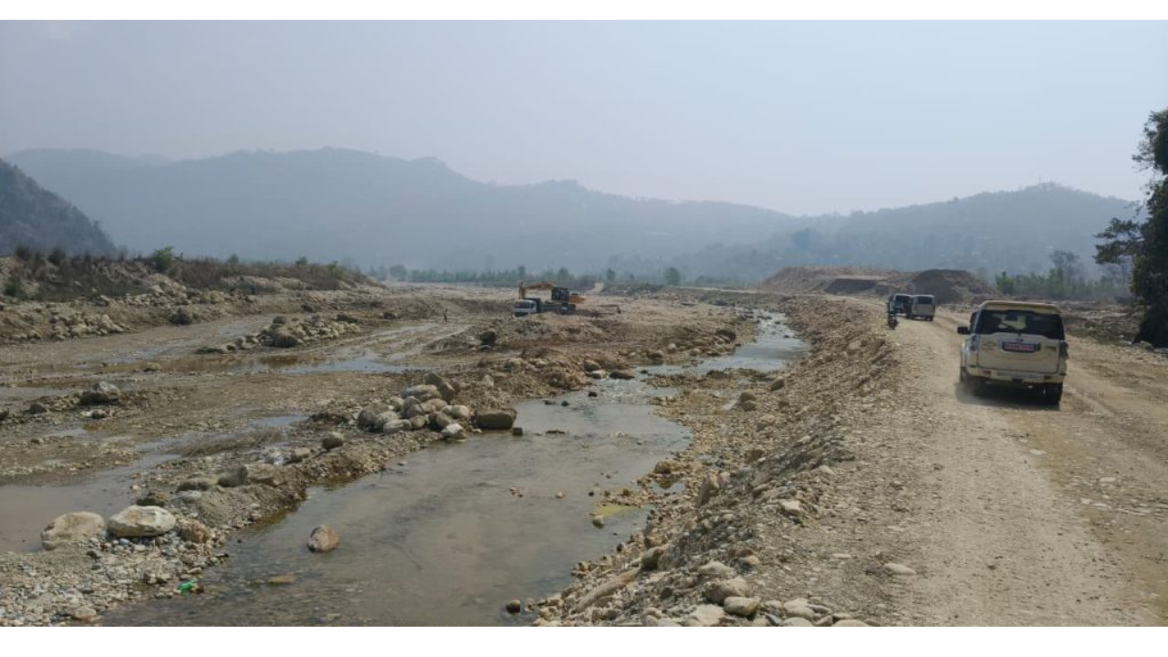 <span class='c1'>सामरी खोलामा मापदण्ड विपरीत</span> <span class='c2'>उत्खनन, अनुगमनपछि कारबाहीको तयारी</span>