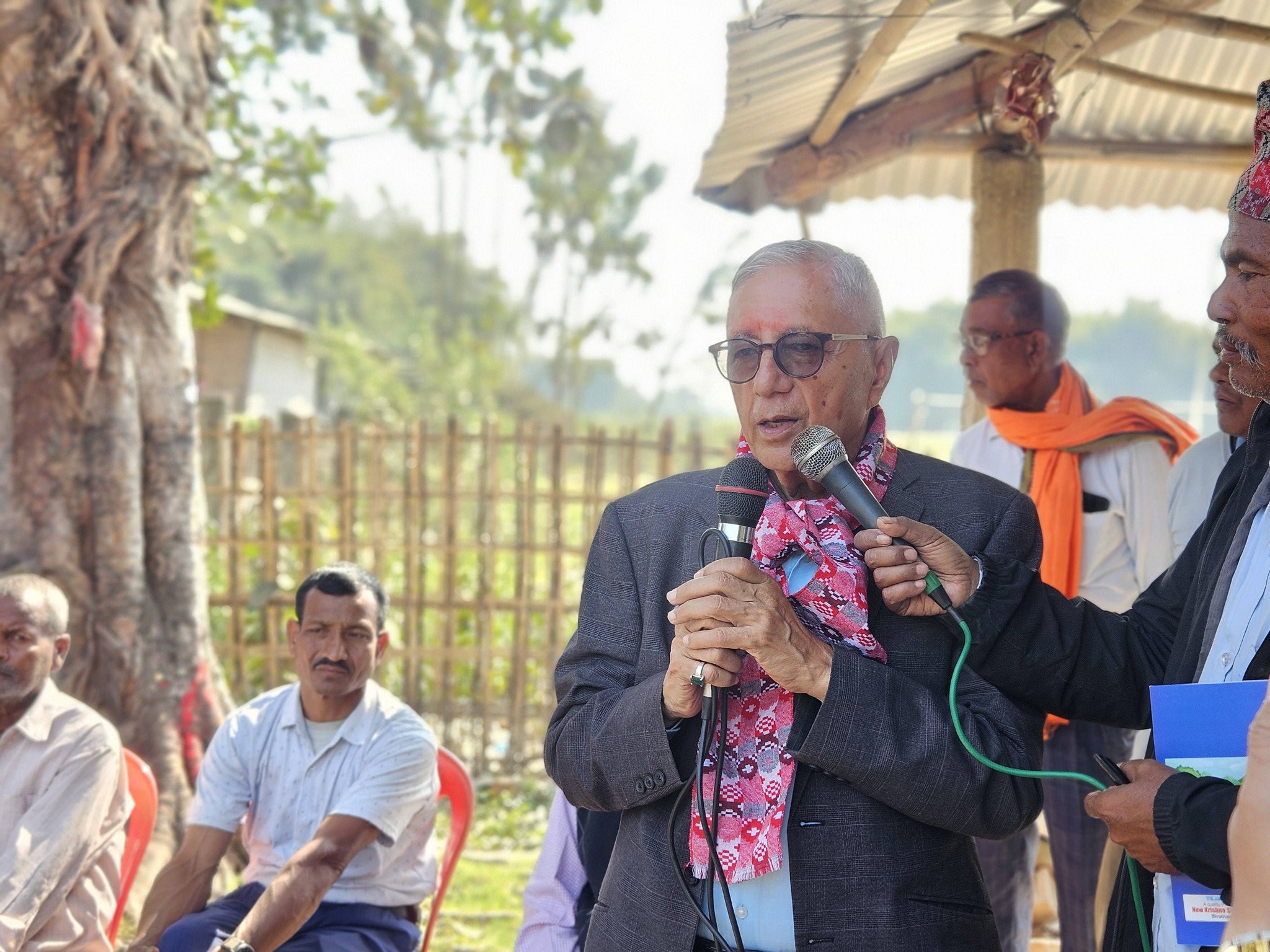 <span class='c1'>बहुजन पार्टी अध्यक्ष, नेकपा प्रदेश</span> <span class='c2'>सदस्यसहित डेढसय कांग्रेसमा, डा.कोइरालालाई सघाउने</span>