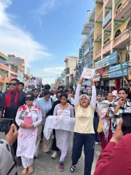 <span class='c1'>इनिशाको डमी लास</span> <span class='c2'>बोकेर प्रदर्शन</span>