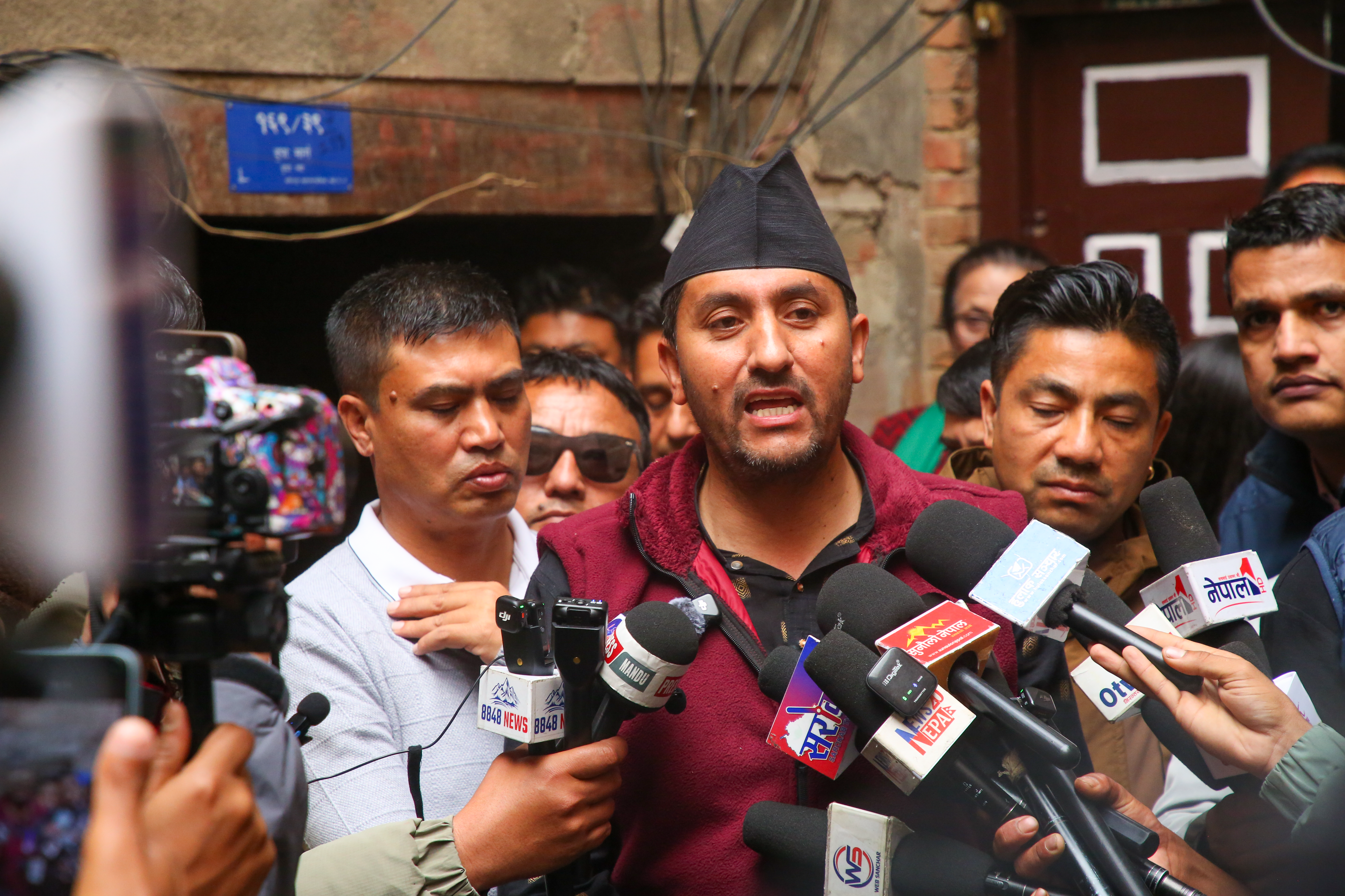 <span class='c1'>सहीद परिवारलाई भेटेपछि सांसद खरेलले भने :</span> <span class='c2'>जेनजी आन्दोलनको अपूरो सपना पूरा गर्छौं</span>