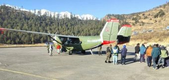 <span class='c1'>हेलिकोप्टरमा निर्वाचन सामाग्री र कर्मचारी,</span> <span class='c2'>मतदाताका लागि सडक खुलाउने प्रयास</span>