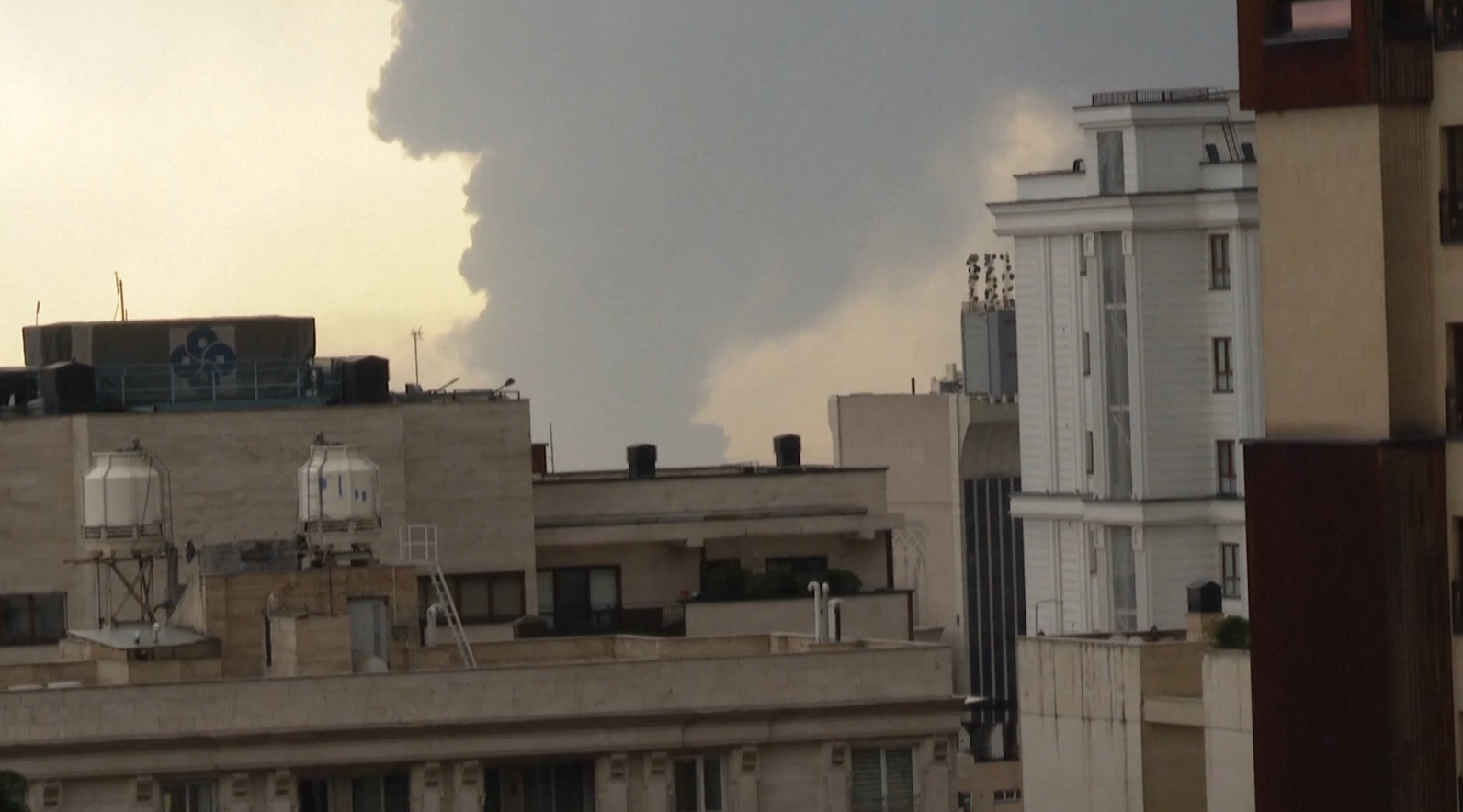 <span class='c1'>तेहरानका तेल डिपोमा अमेरिका–इजरायलको</span> <span class='c2'>आक्रमणले ‘एसिड वर्षा’को खतरा</span>