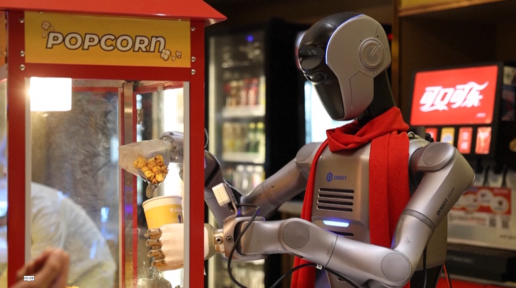 <span class='c1'>फिल्म हलहरुमा ग्राहकलाई पपकर्न र</span> <span class='c2'>आइसक्रिम सेवा गर्छन रोबोटहरु</span>