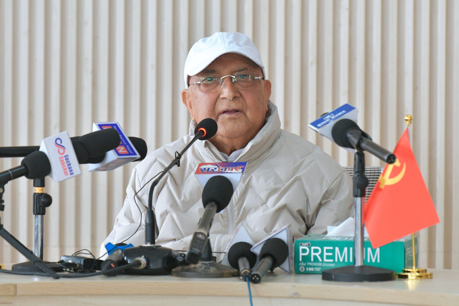 <span class='c1'>बालेनको शपथ समारोहमा</span> <span class='c2'>केपी ओली अनुपस्थित</span>