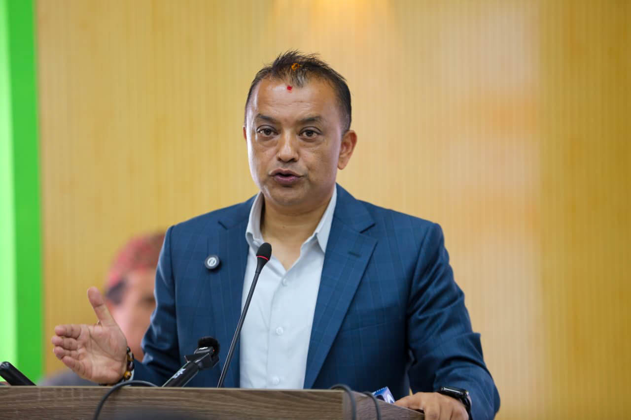 <span class='c1'>कांग्रेसले देशलाई दुर्घटना, द्वन्द्व वा अतिवादमा पर्न</span> <span class='c2'>नदिनेगरी काम गर्छ : गगन थापा</span>