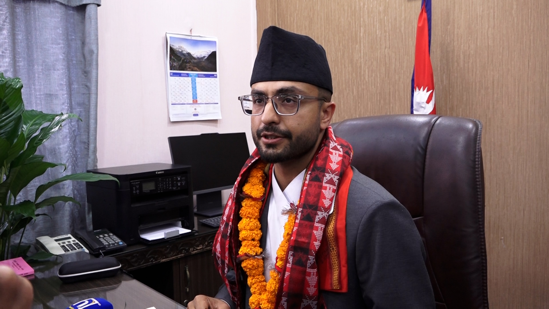 <span class='c1'>पदबहाली गर्दै सस्मित पोखरेलले भने</span> <span class='c2'>: शिक्षा क्षेत्रलाई पार्दर्शी बनाउँछौं</span>