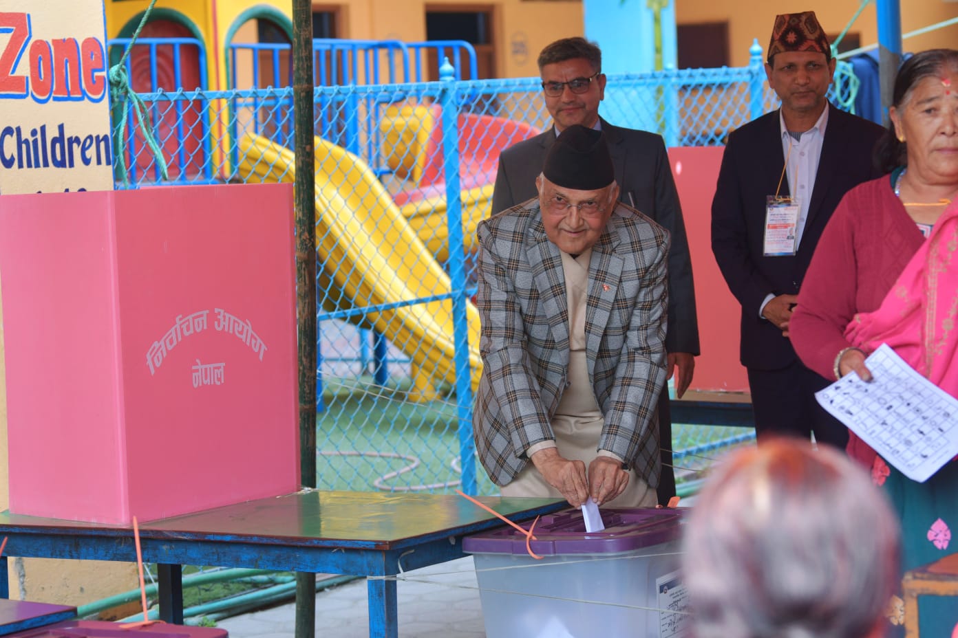 <span class='c1'>फागुन २१ गते मृत्युको मुखमा पुगेर</span> <span class='c2'>पुनर्जीवन पाएका दिन हो : ओली</span>