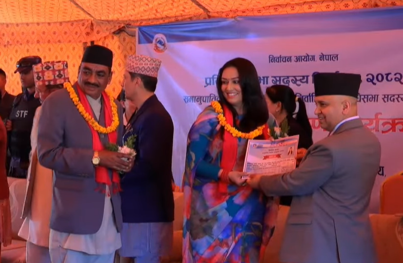 <span class='c1'>समानुपातिक सांसदलाई आयोगद्वारा</span> <span class='c2'>प्रमाणपत्र प्रदान</span>