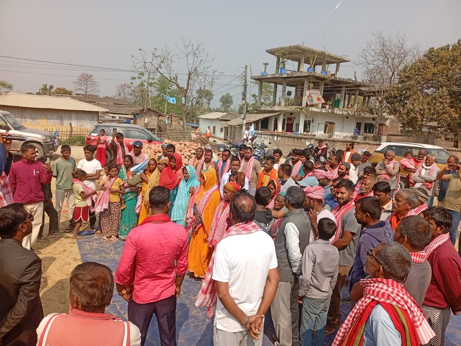 <span class='c1'>सिराहा ३ मा १२०</span> <span class='c2'>ले रास्वपा रोजे</span>