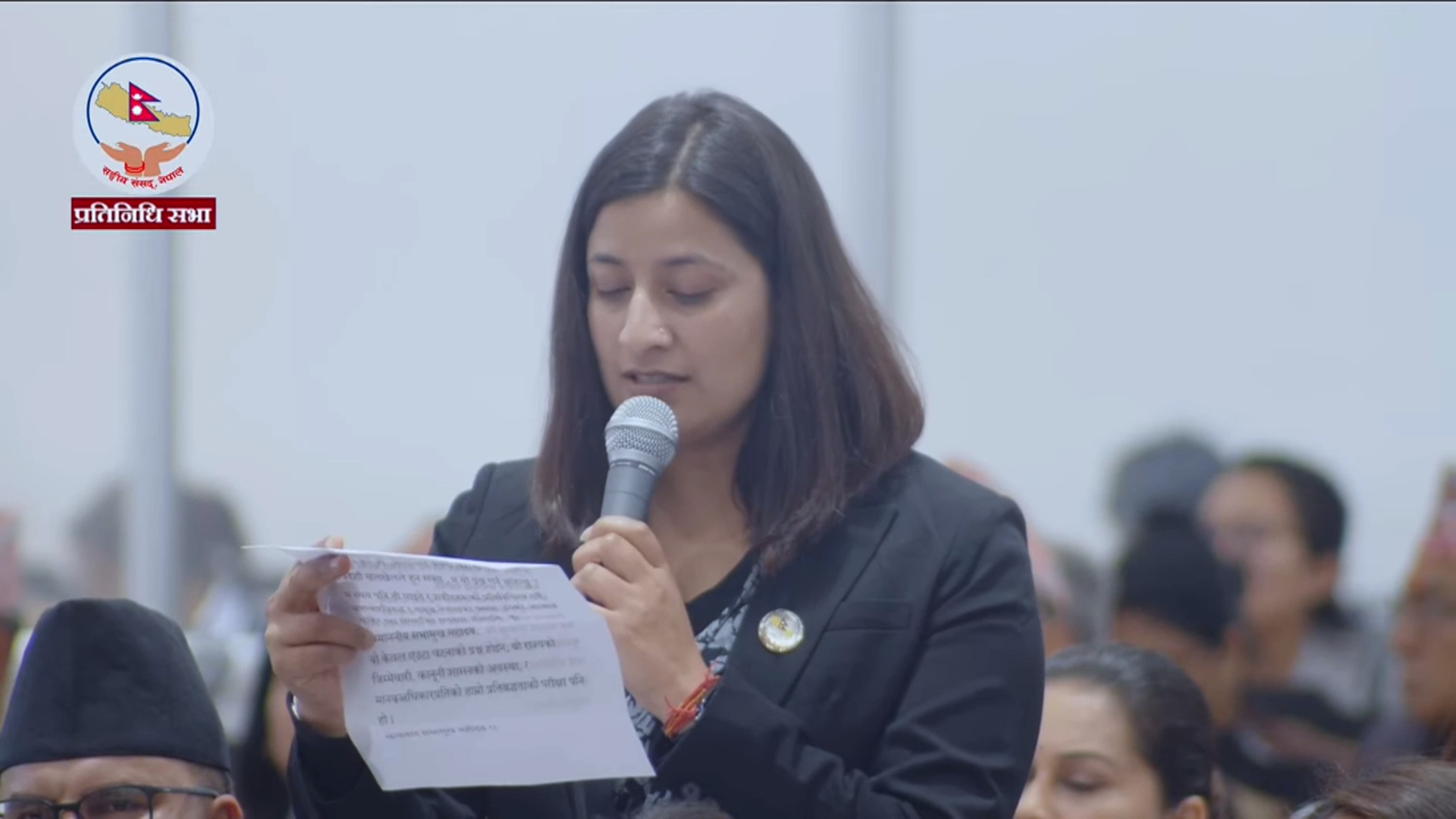 <span class='c1'>सांसद आकृतिको प्रश्न : विद्यालय पोसाकमै प्रदर्शनमा उत्रिएका युवामाथि</span> <span class='c2'>गोली प्रहार गर्ने आदेश कुन राष्ट्रको कानुनले दिन्छ ?</span>