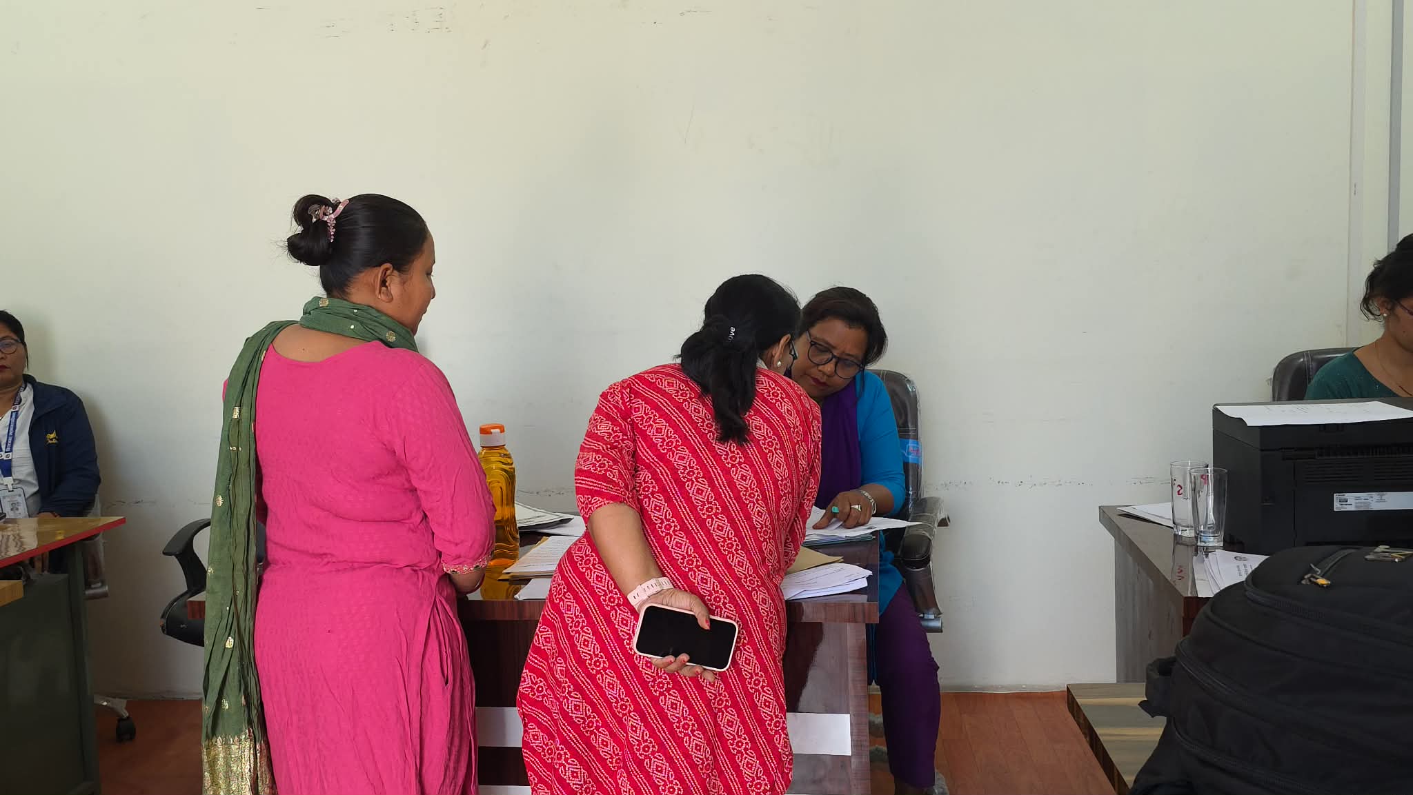 <span class='c1'>विराटनगर महानगरपालीकामा ९ बजे नै कर्मचारीसँगै</span> <span class='c2'>  सेवाग्राही  पनि आए</span>