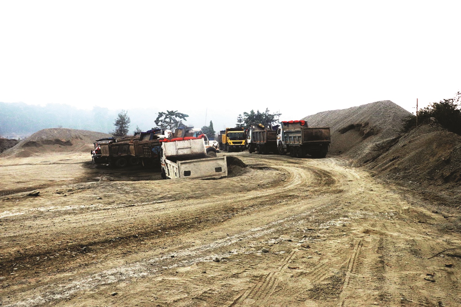 <span class='c1'>ढुंगागिट्टी बालुवाको मूल्यमा समेत इरान–अमेरिकी यद्ध असर,</span> <span class='c2'>विराटनगरका निर्माण व्यवसायी भन्छन्–काम गर्न सकिदैन</span>