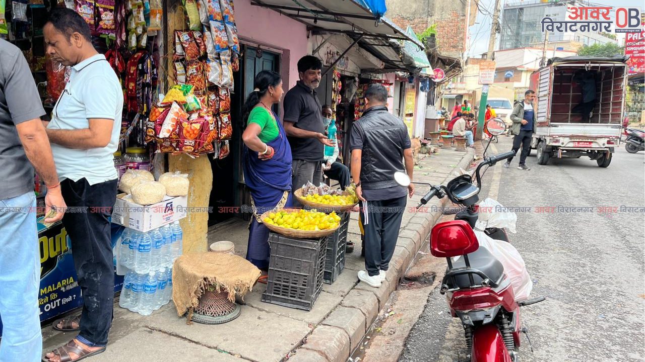 <span class='c1'>विराटनगरमा फुटपाथ व्यवस्थापनमा व्यापारी चुनौती,</span> <span class='c2'>नगर प्रहरी सिसी टिभीबाट हेर्दै</span>
