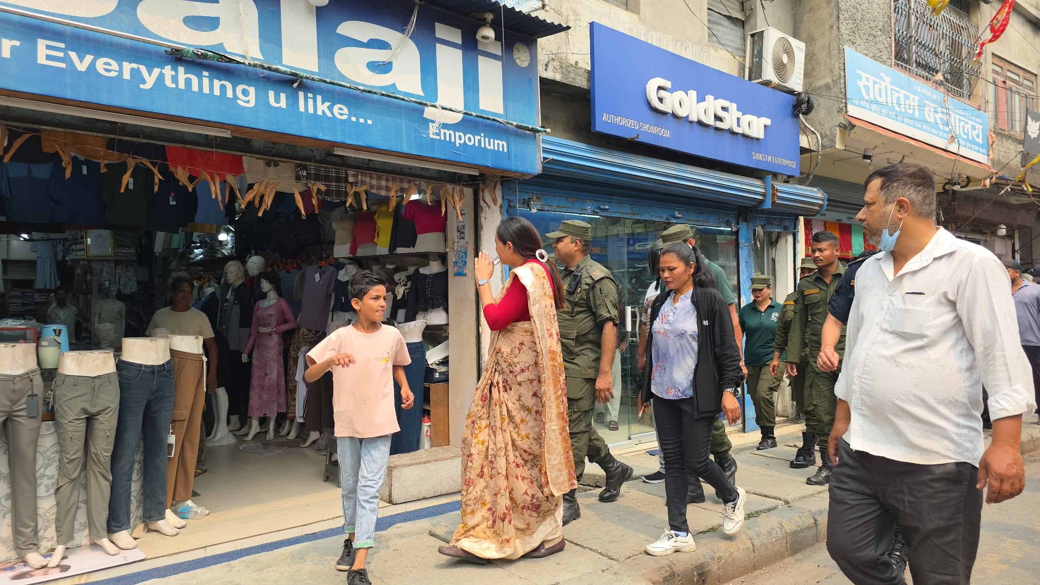 <span class='c1'>विराटनगर बजार क्षेत्रमा सडक अतिक्रमण गर्ने विरुद्ध</span> <span class='c2'>महानगर कडा रुपमा उत्रियो (फोटो फिचर)</span>