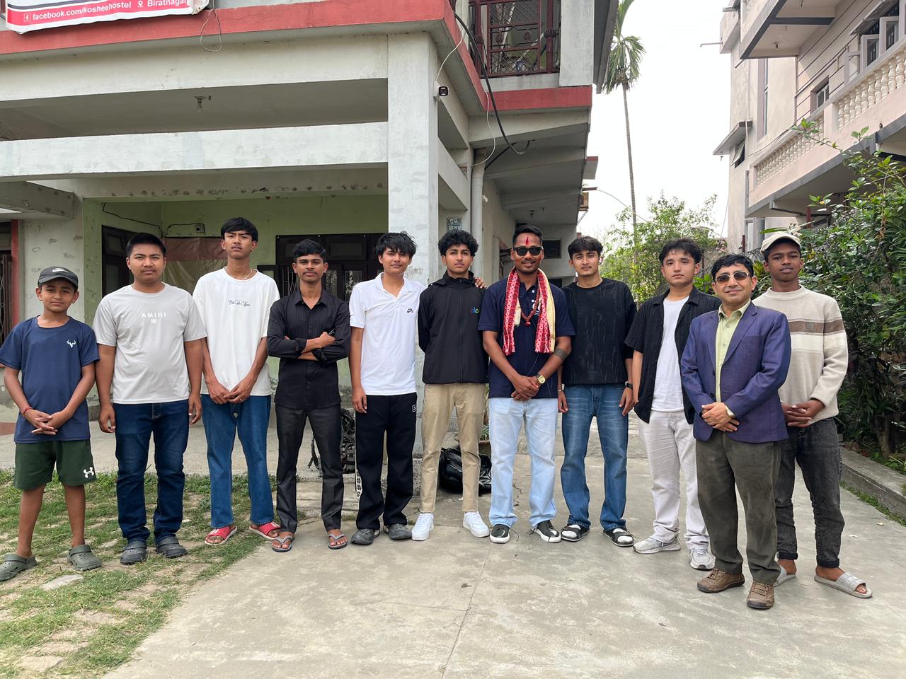 <span class='c1'>क्रिकेटर ललित राजवंशी विराटनगरमा वल्ड लिंक</span> <span class='c2'>सेवाबारे ग्राहकसँग प्रत्यक्ष जानकारी लिँदै</span>