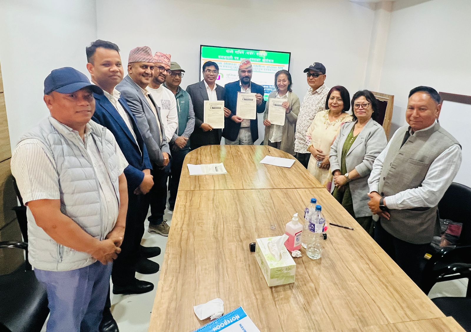 <span class='c1'>लघुवित्तमा विग मर्जर : जीवन विकास,</span> <span class='c2'>युनिक र मानुषीबीच एकताको सम्झौता</span>