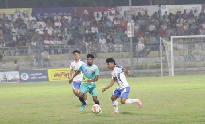 <span class='c1'>विराट गोल्डकप, भारतको विर्सामुण्डालाई</span> <span class='c2'>पन्छाउँदै सम्राट सेमिफाइनलमा</span>