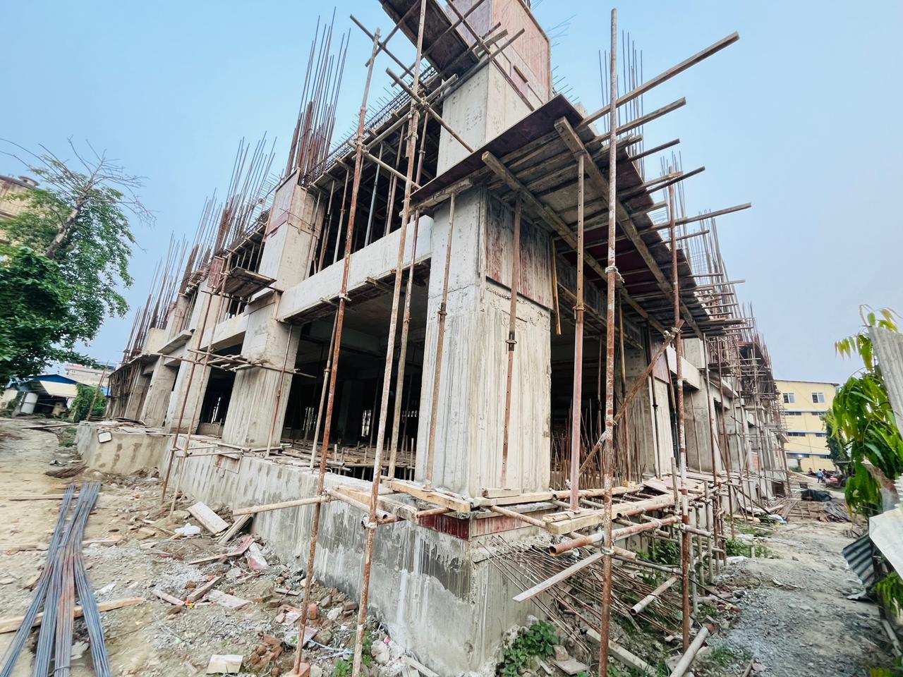 <span class='c1'>कोशी अस्पताल विराटनगरमा दुई अर्ब १५</span> <span class='c2'>करोडको मेडिकल भवनको काम धमाधम</span>