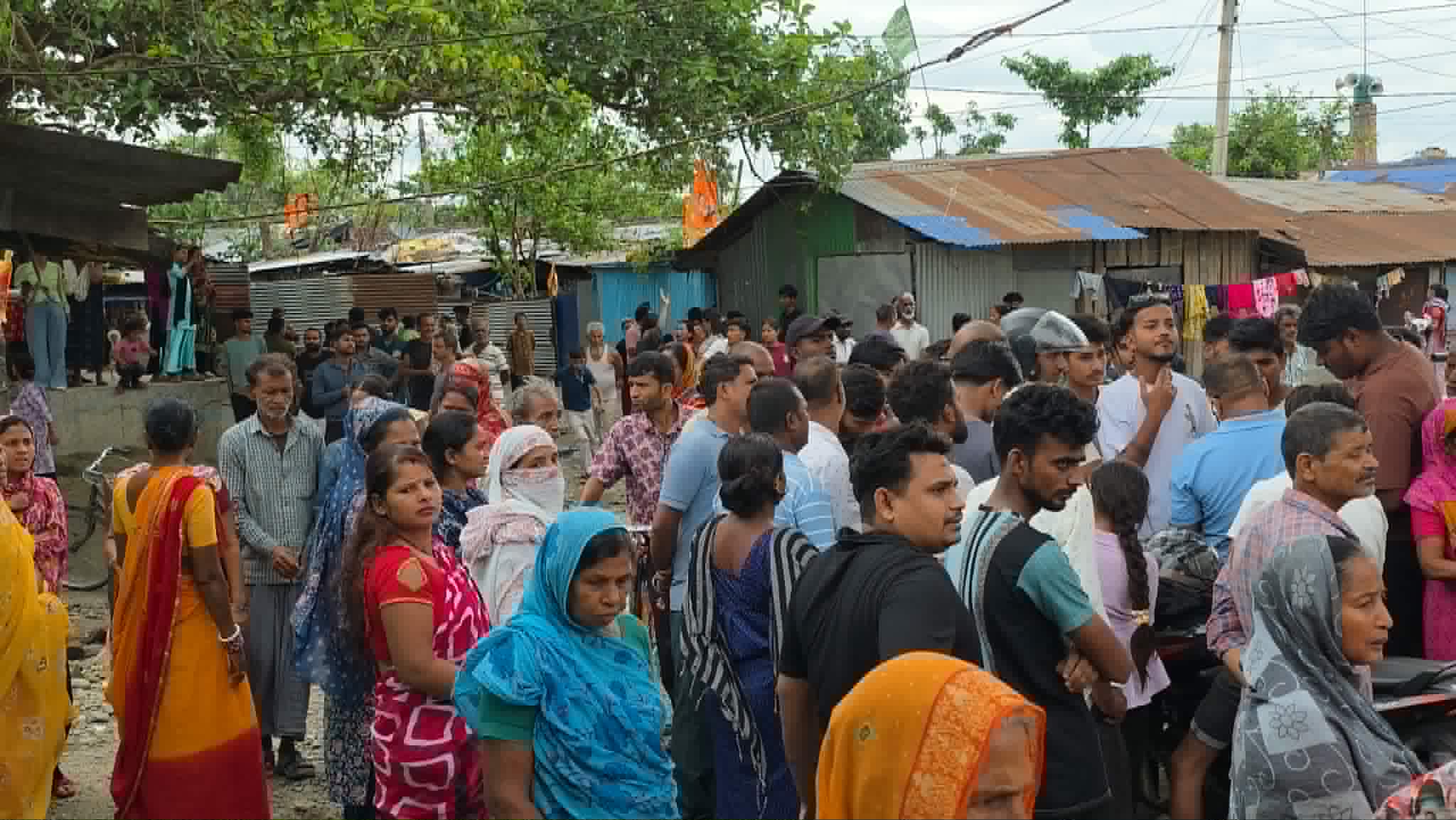 <span class='c1'>विराटनगर जुट मिल्सको जग्गा खाली गर्ने</span> <span class='c2'>हल्ला चलेसँगै  स्थानीय त्रसितसँगै आक्रोसित</span>