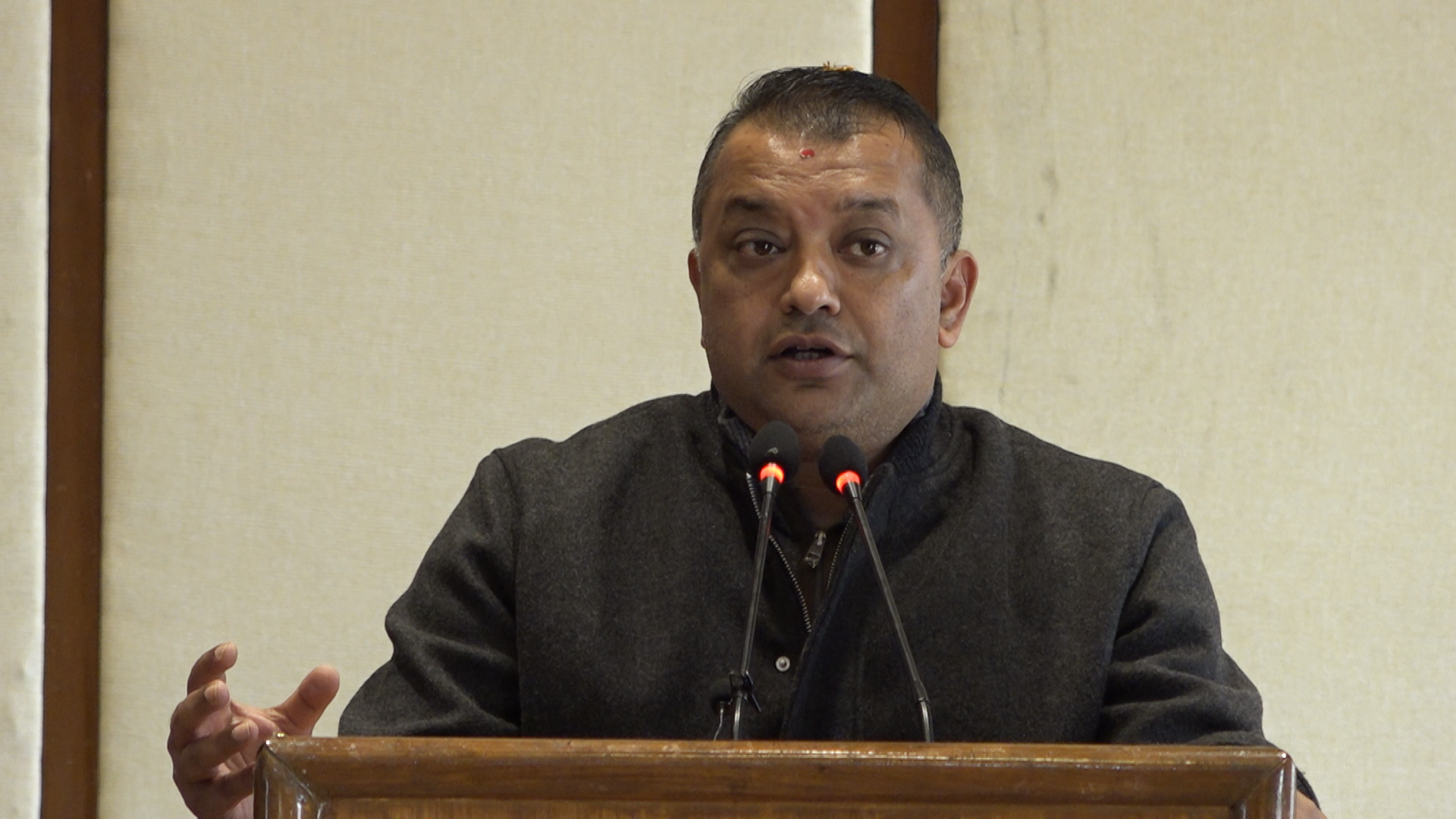 <span class='c1'>लोकतन्त्रलाई जनजीवनमा अनुभूत हुने</span> <span class='c2'>व्यवस्था बनाउन आवश्यक</span>