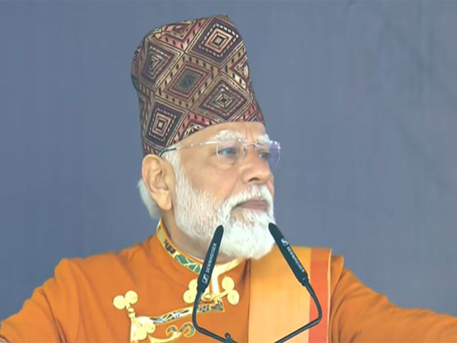 <span class='c1'>ढाकाटोपीमा सजिएका मोदीले भने :</span> <span class='c2'>सिक्किम भारतको ‘अष्टलक्ष्मी’ हो</span>