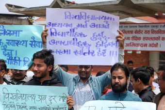 <span class='c1'>त्रिविमा संयुक्त विद्यार्थी संगठनको</span> <span class='c2'>प्रदर्शन, सरकारविरुद्ध मार्चपास</span>