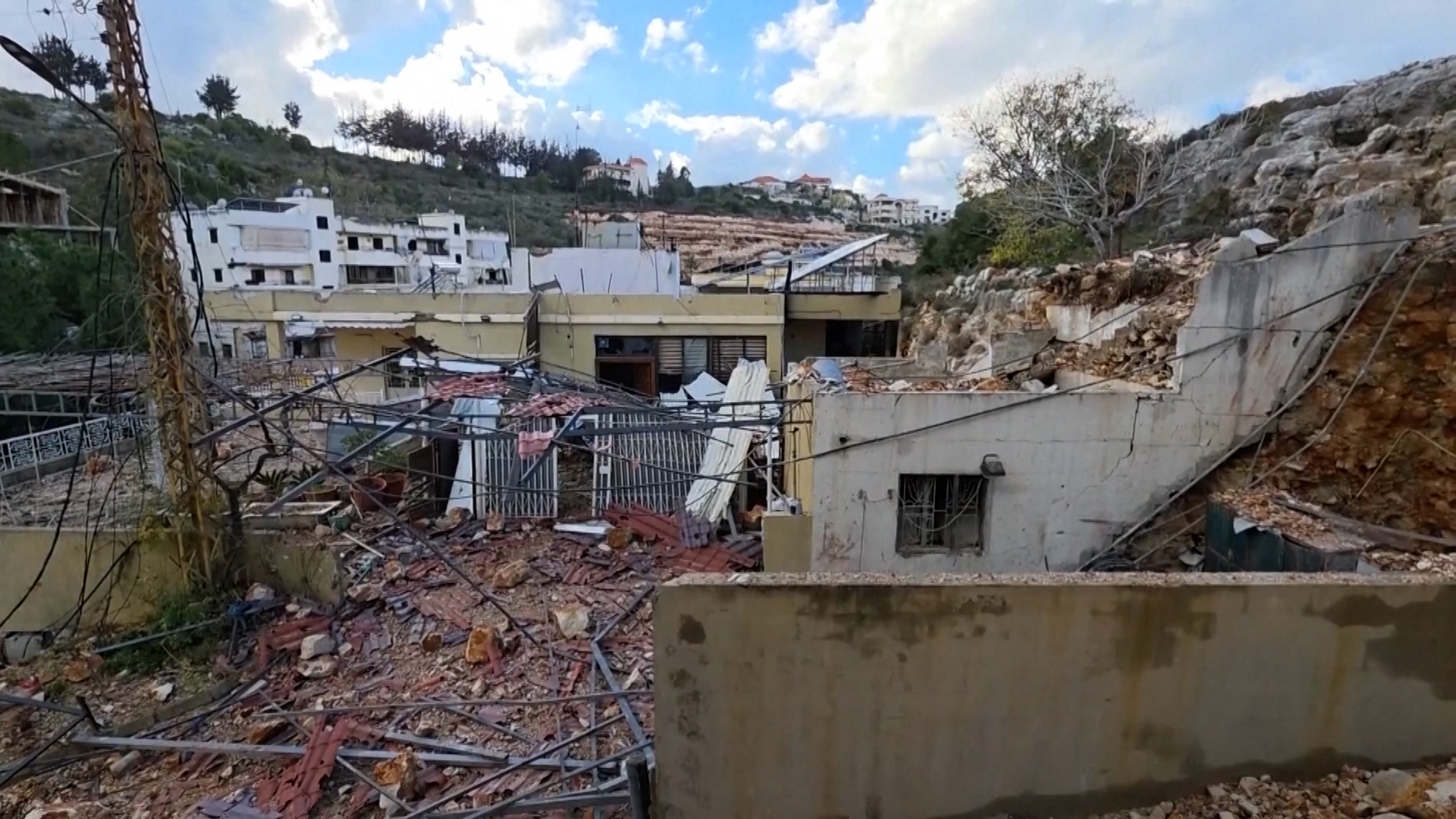 <span class='c1'>युद्धविराम लागू हुनुअघि दक्षिणी लेबनानमा</span> <span class='c2'>ठूलो मात्रामा हवाई आक्रमण</span>