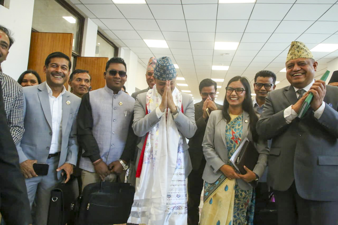 <span class='c1'>सभामुखमा डोलप्रसाद अर्याल निर्वाचित</span> <span class='c2'>भएको औपचारिक घोषणा</span>