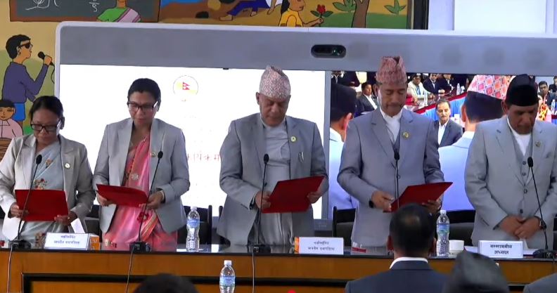 <span class='c1'>राष्ट्रियसभाका समिति सभापतिहरूले लिए</span> <span class='c2'>पद तथा गोपनीयताको शपथ</span>