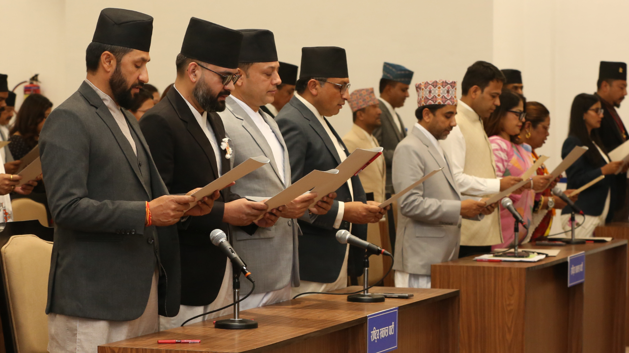 <span class='c1'>प्रतिनिधिसभाको बैठक</span> <span class='c2'>आज बस्दै</span>