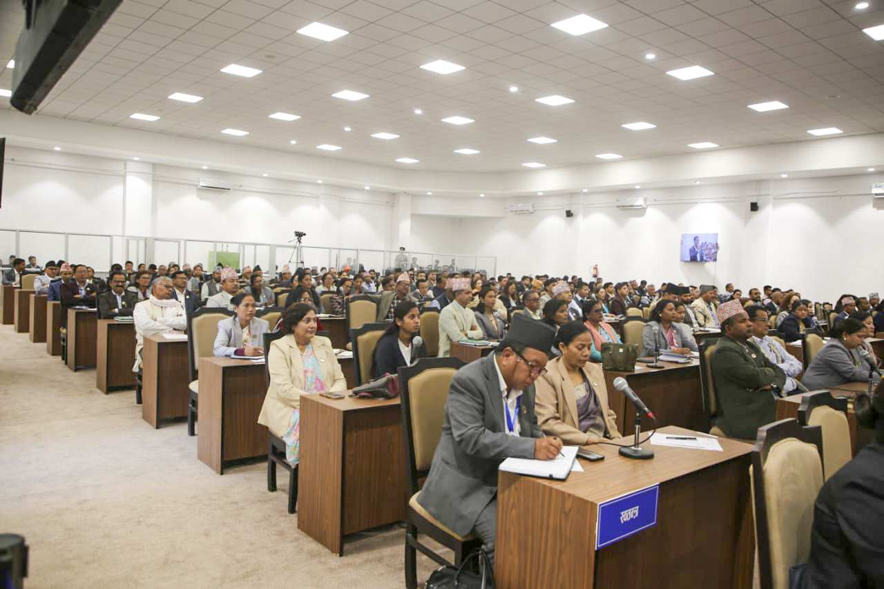 <span class='c1'>दिउँसो १ बजे</span> <span class='c2'>प्रतिनिधिसभा बैठक बस्दै</span>