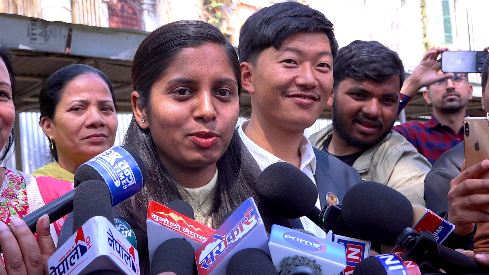 <span class='c1'>रास्वपाले मलाई समर्थन गरेर</span> <span class='c2'>सरप्राइज दियो :रुबीकुमारी ठाकुर</span>