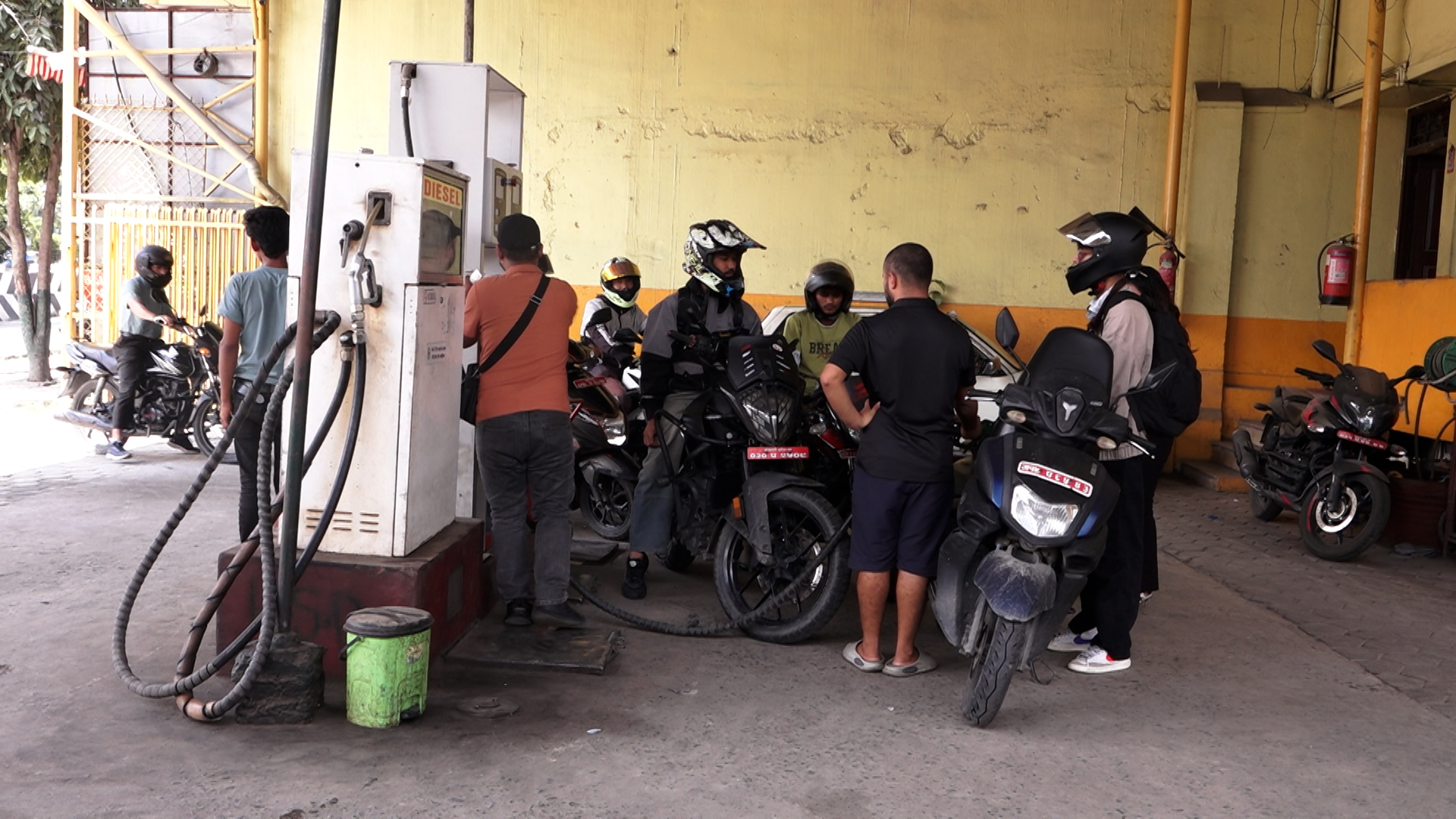 <span class='c1'>इन्धनमा भारी वृद्धि : पेट्रोल २०२</span> <span class='c2'>र डिजेल १७२ रुपैयाँ पुग्यो</span>