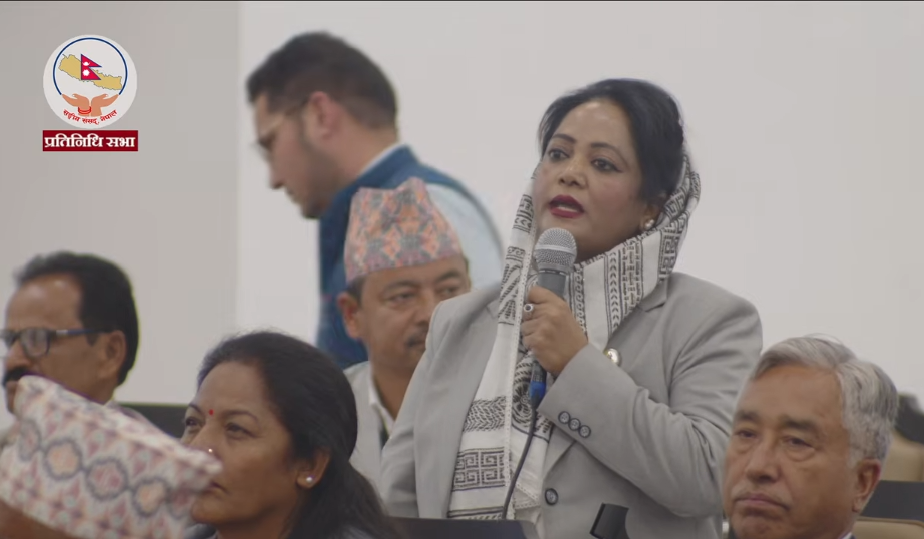 <span class='c1'>रास्वपा सांसद यादवले बोलेको अभिव्यक्ति</span> <span class='c2'>अभिलेखबाट हटाउन एमाले सांसदको माग</span>