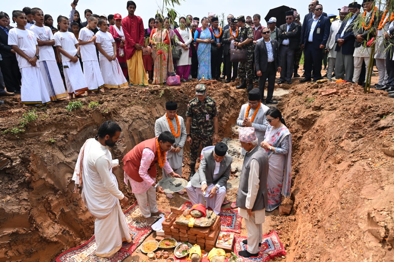 <span class='c1'>राष्ट्रपति पौडेलले गरे भानु</span> <span class='c2'>साहित्य उद्यानको शिलान्यास</span>