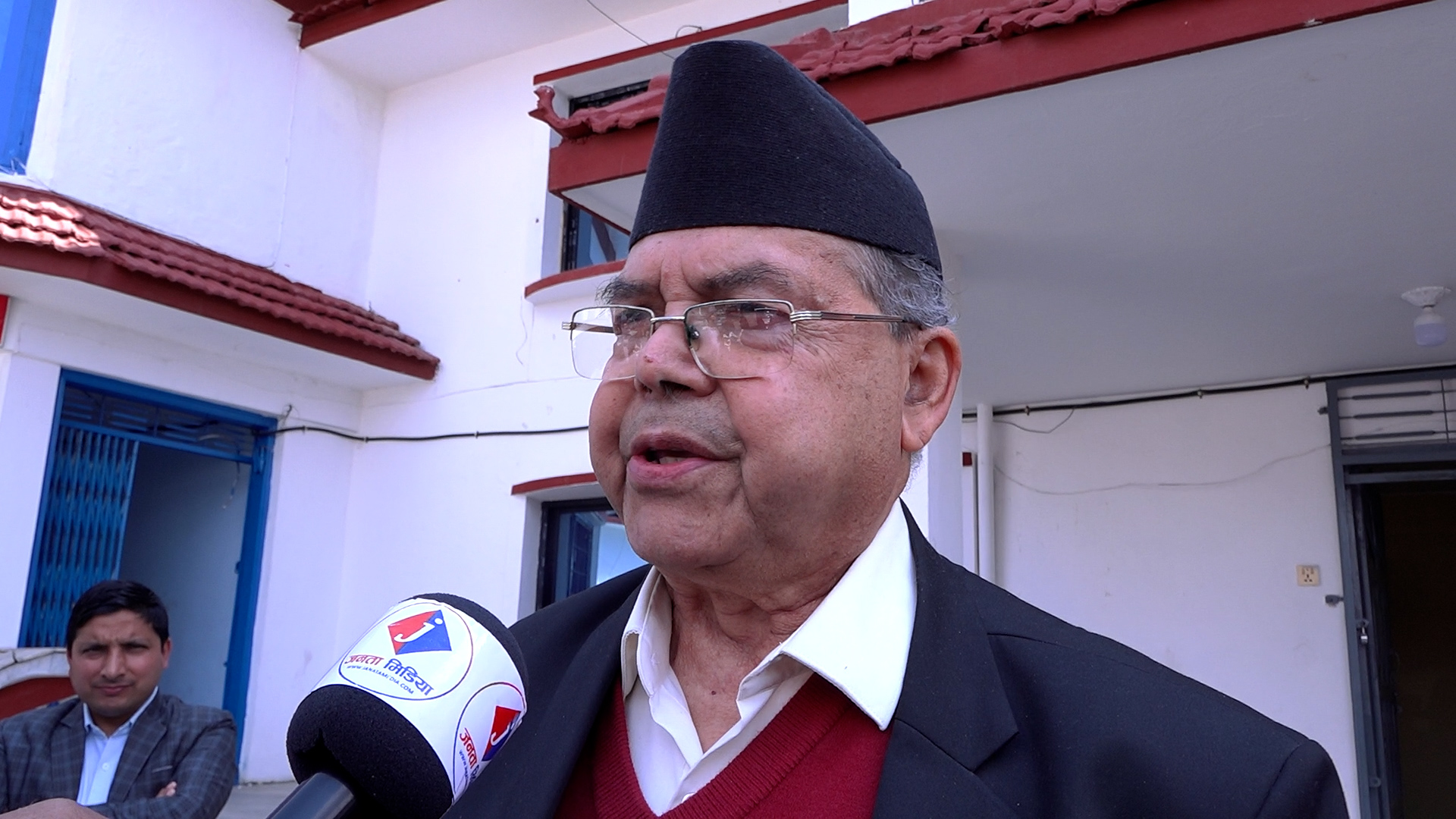 <span class='c1'>ओली र लेखकको प्रक्राउ सामान्य प्रक्रिया र कानुन</span> <span class='c2'>विरुद्ध भएको हो : वरिष्ठ नेता खनाल</span>