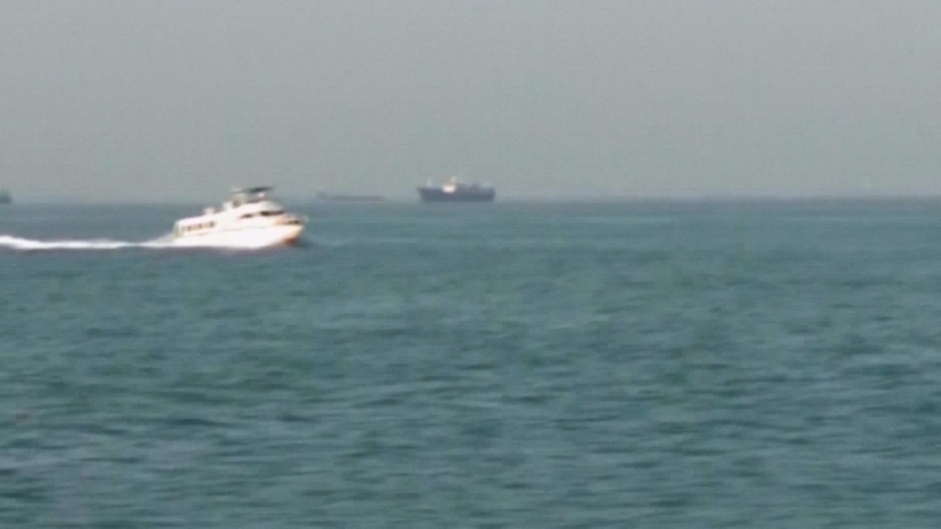 <span class='c1'>इरानद्वारा हर्मुज जलमार्ग पूर्ण रूपमा बन्द,</span> <span class='c2'>तेल ट्याङ्करहरू बीच बाटोबाटै फर्किए</span>