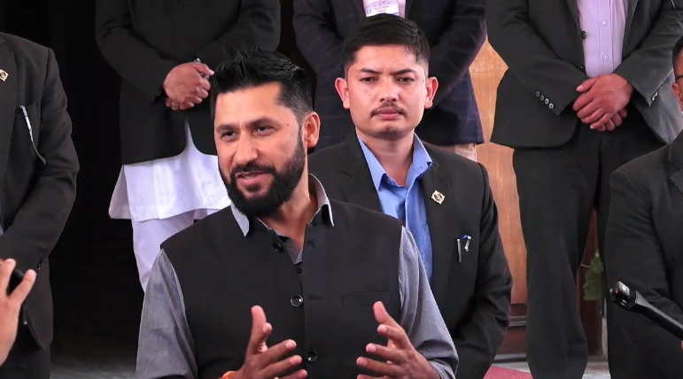 <span class='c1'>न्यायमा शहीद परिवार पहिलो प्राथमिकतामा</span> <span class='c2'>हुनेछ : रवि लामिछाने</span>