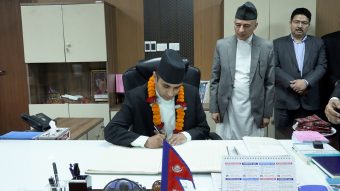 <span class='c1'>नवनियुक्त महान्यायाधिवक्ता कँडेलले</span> <span class='c2'>गरे पदबहाली</span>