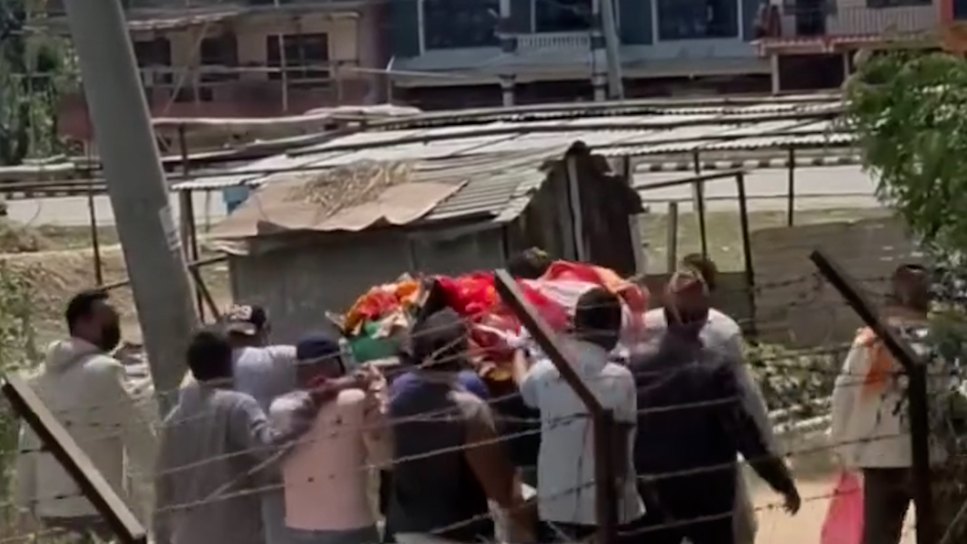 <span class='c1'>२७ दिन पछि भेरी</span> <span class='c2'>नदिमा इनिशाको अन्त्यष्टि</span>